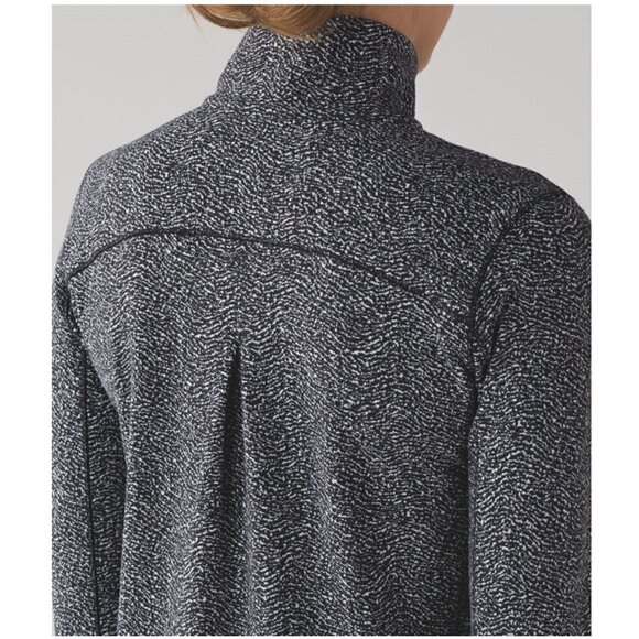 Lululemon 1/2 Zip Run top - Picture 7 of 13